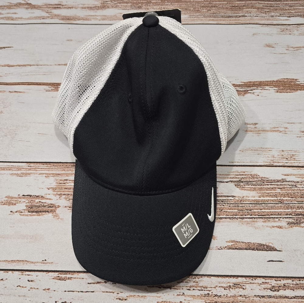 Nike Black and White Mesh Golf Trucker Hat Vented Adjustable